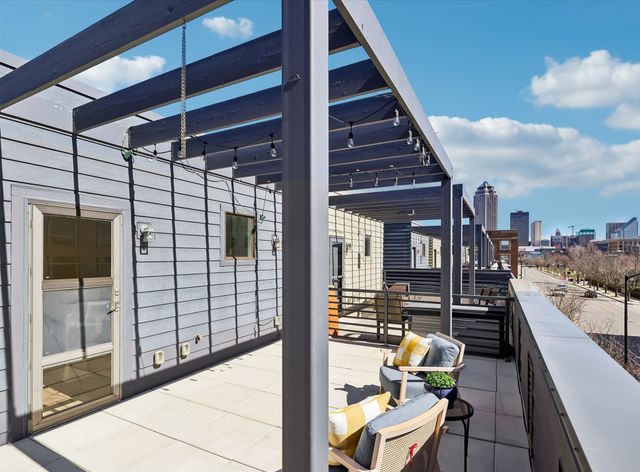 1633 Grand Avenue, Des Moines, IA 50309