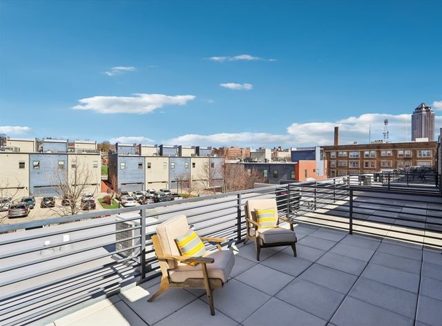 1633 Grand Avenue, Des Moines, IA 50309