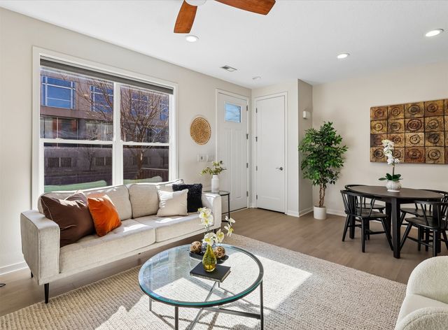 1633 Grand Avenue, Des Moines, IA 50309