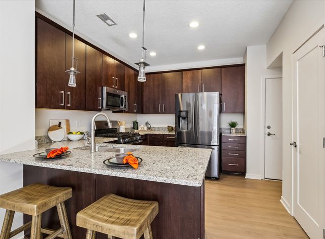 1633 Grand Avenue, Des Moines, IA 50309