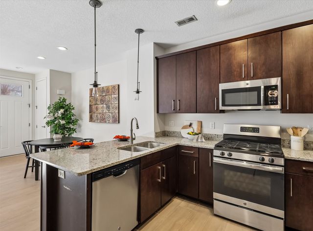 1633 Grand Avenue, Des Moines, IA 50309