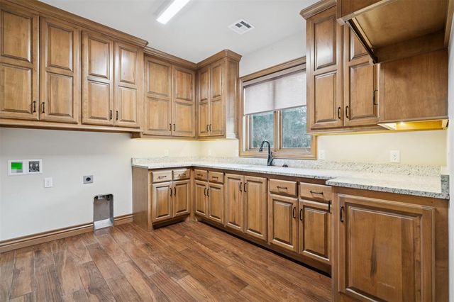 2908 Fountain Creek Drive, Edmond, OK 73034