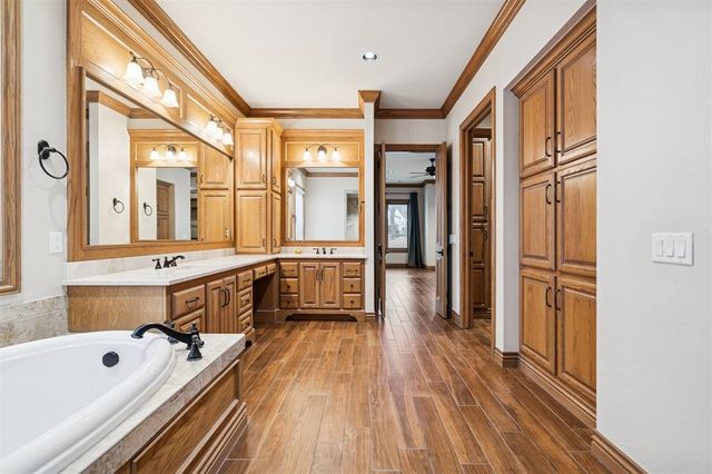 2908 Fountain Creek Drive, Edmond, OK 73034