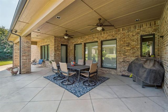 2908 Fountain Creek Drive, Edmond, OK 73034