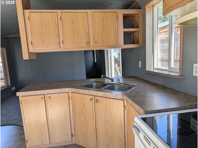 3300 PACIFIC Loop, Coos Bay, OR 97420