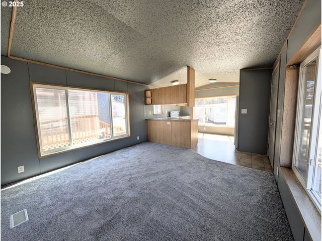 3300 PACIFIC Loop, Coos Bay, OR 97420