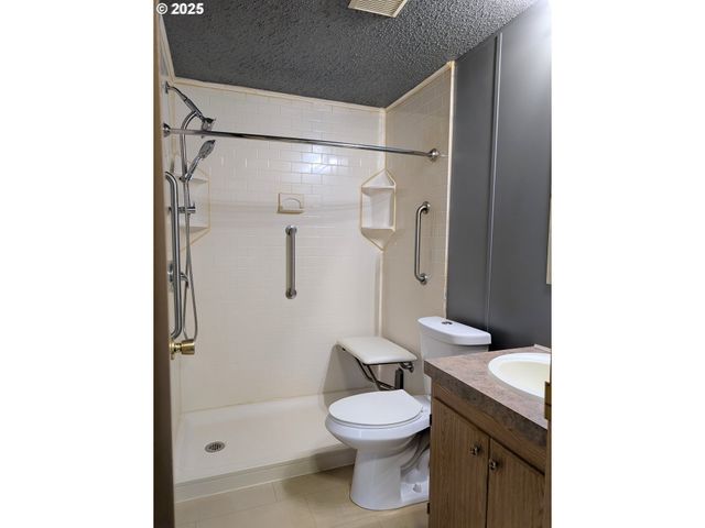 3300 PACIFIC Loop, Coos Bay, OR 97420