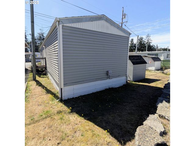 3300 PACIFIC Loop, Coos Bay, OR 97420