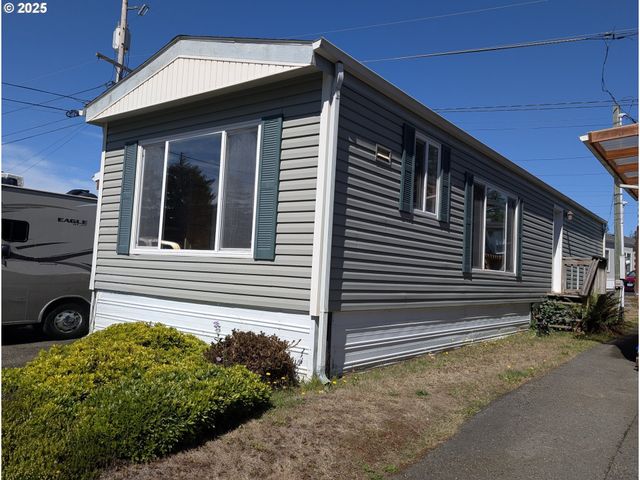 3300 PACIFIC Loop, Coos Bay, OR 97420