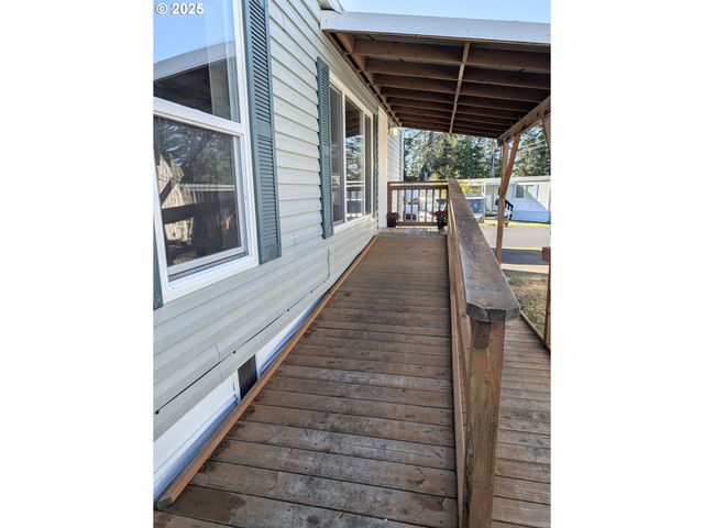 3300 PACIFIC Loop, Coos Bay, OR 97420