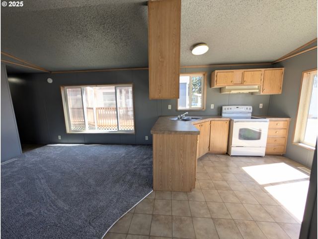 3300 PACIFIC Loop, Coos Bay, OR 97420