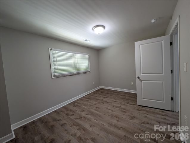 1215 Green Oaks Lane F, Charlotte, NC 28205