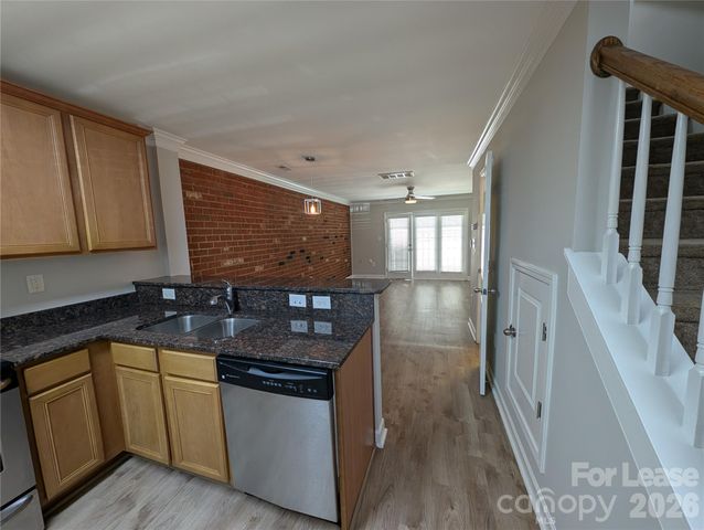 1215 Green Oaks Lane F, Charlotte, NC 28205
