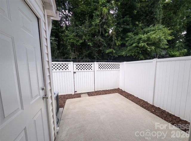 1215 Green Oaks Lane F, Charlotte, NC 28205