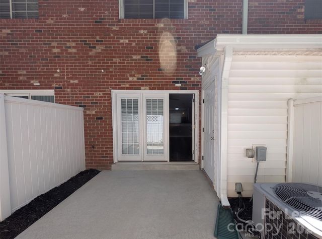1215 Green Oaks Lane F, Charlotte, NC 28205