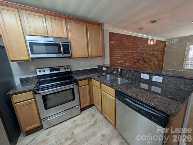 1215 Green Oaks Lane F, Charlotte, NC 28205