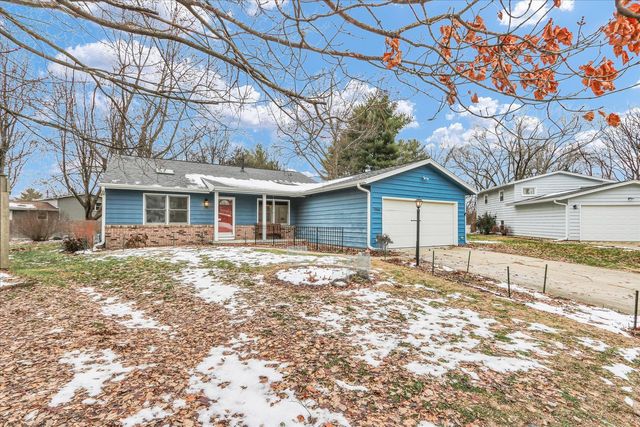 1908 BARBERRY Circle, Champaign, IL 61821