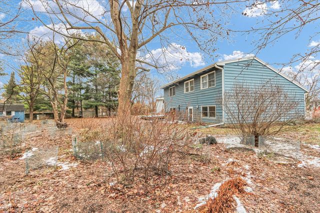 1908 BARBERRY Circle, Champaign, IL 61821