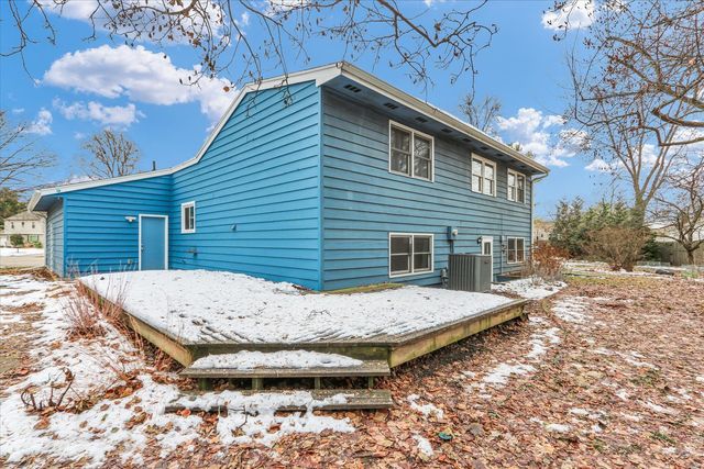 1908 BARBERRY Circle, Champaign, IL 61821