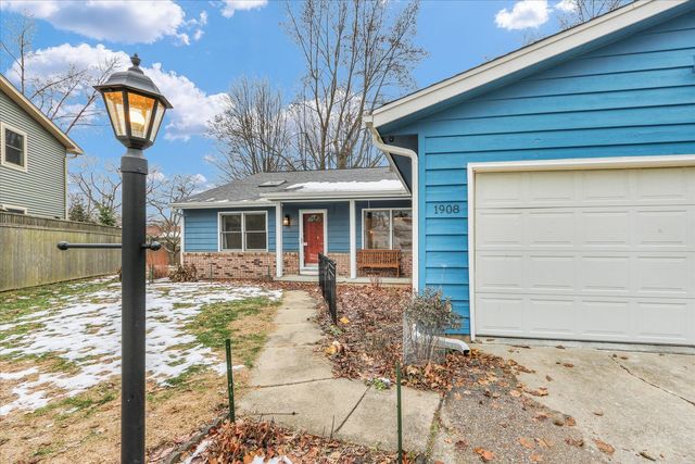 1908 BARBERRY Circle, Champaign, IL 61821