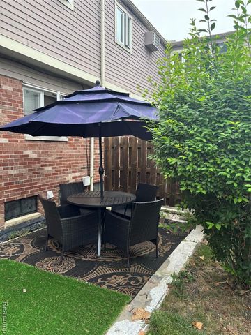 19812 Great Oaks Circle 371, Clinton Township, MI 48036