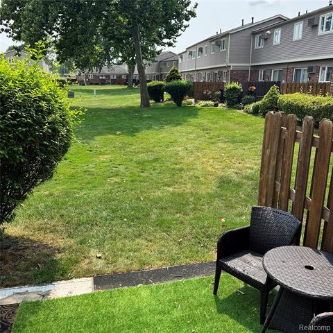 19812 Great Oaks Circle 371, Clinton Township, MI 48036