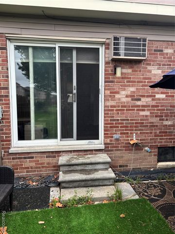 19812 Great Oaks Circle 371, Clinton Township, MI 48036