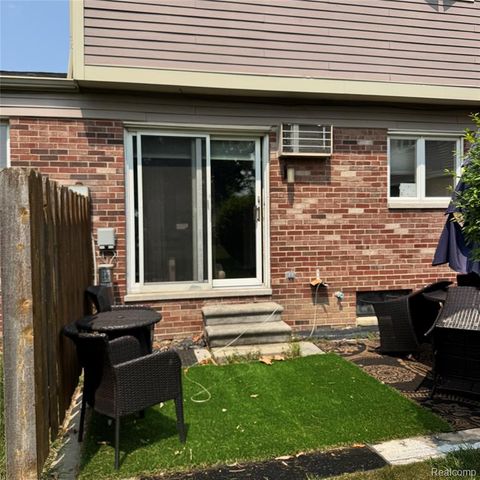 19812 Great Oaks Circle 371, Clinton Township, MI 48036
