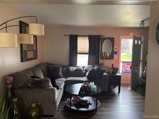 19812 Great Oaks Circle 371, Clinton Township, MI 48036