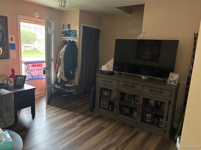 19812 Great Oaks Circle 371, Clinton Township, MI 48036