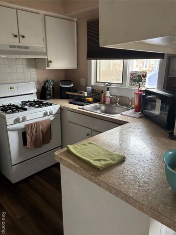 19812 Great Oaks Circle 371, Clinton Township, MI 48036