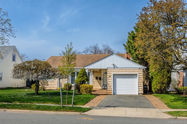 25 Lawrence Street, New Hyde Park, NY 11040