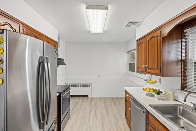 25 Lawrence Street, New Hyde Park, NY 11040