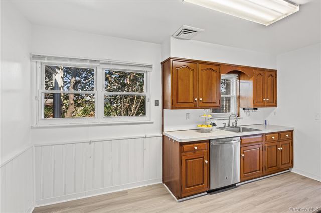 25 Lawrence Street, New Hyde Park, NY 11040