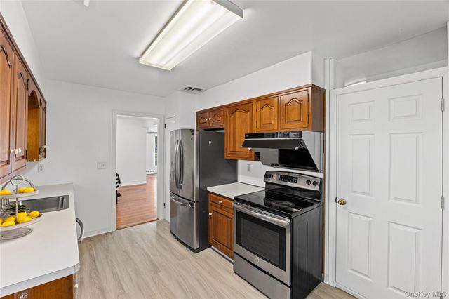 25 Lawrence Street, New Hyde Park, NY 11040