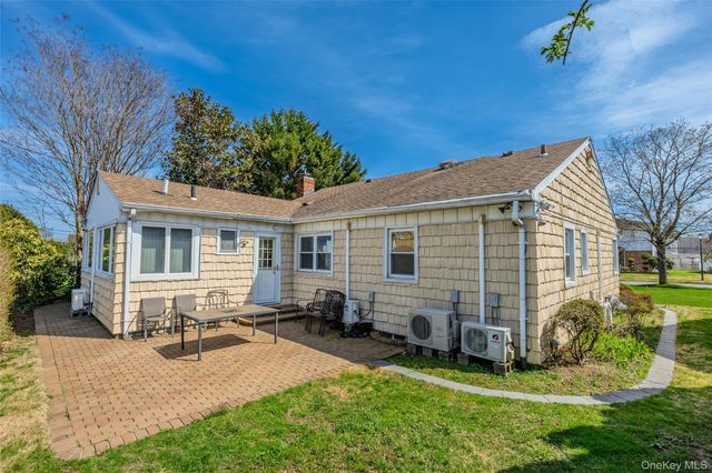 25 Lawrence Street, New Hyde Park, NY 11040