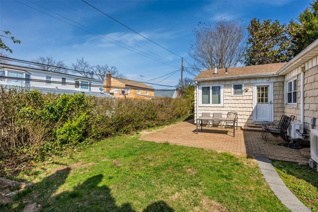 25 Lawrence Street, New Hyde Park, NY 11040