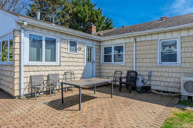 25 Lawrence Street, New Hyde Park, NY 11040