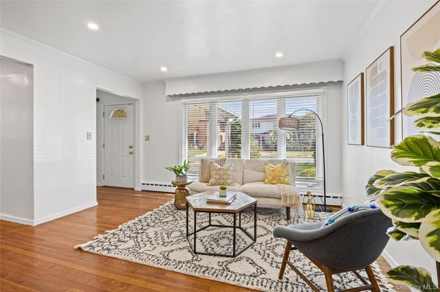 25 Lawrence Street, New Hyde Park, NY 11040