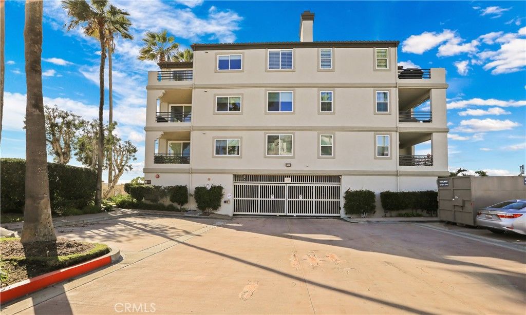 Image 48 of property listing at 4165 Warner Avenue 202, Huntington Beach, CA 92649