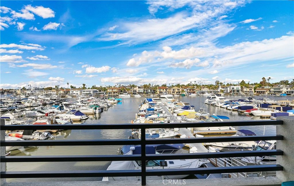 Image 7 of property listing at 4165 Warner Avenue 202, Huntington Beach, CA 92649