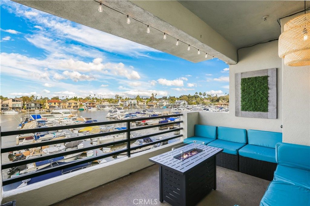 Image 8 of property listing at 4165 Warner Avenue 202, Huntington Beach, CA 92649