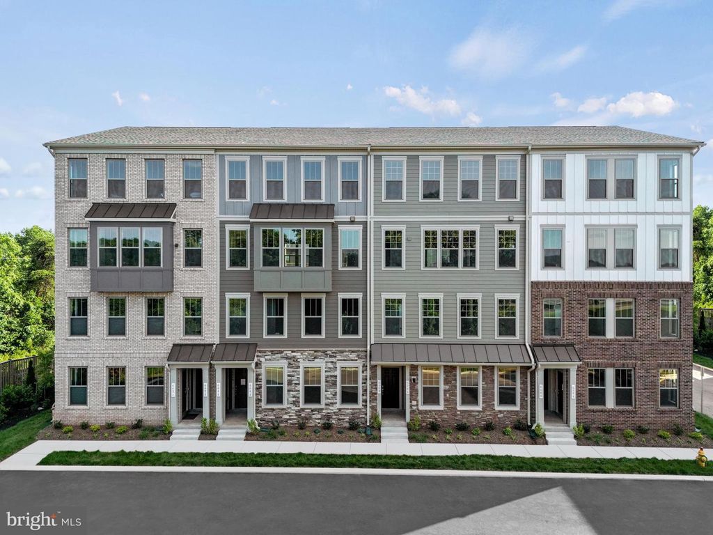 1008A MAYS LN, Manassas Park, VA 20111