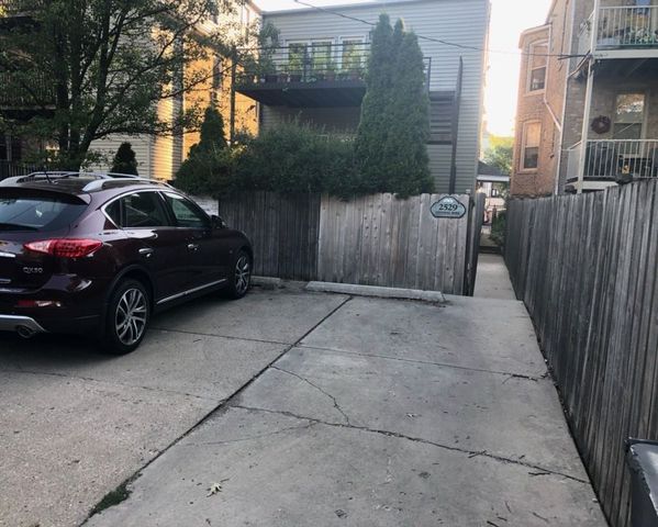2529 N CENTRAL PARK Avenue G, Chicago, IL 60647