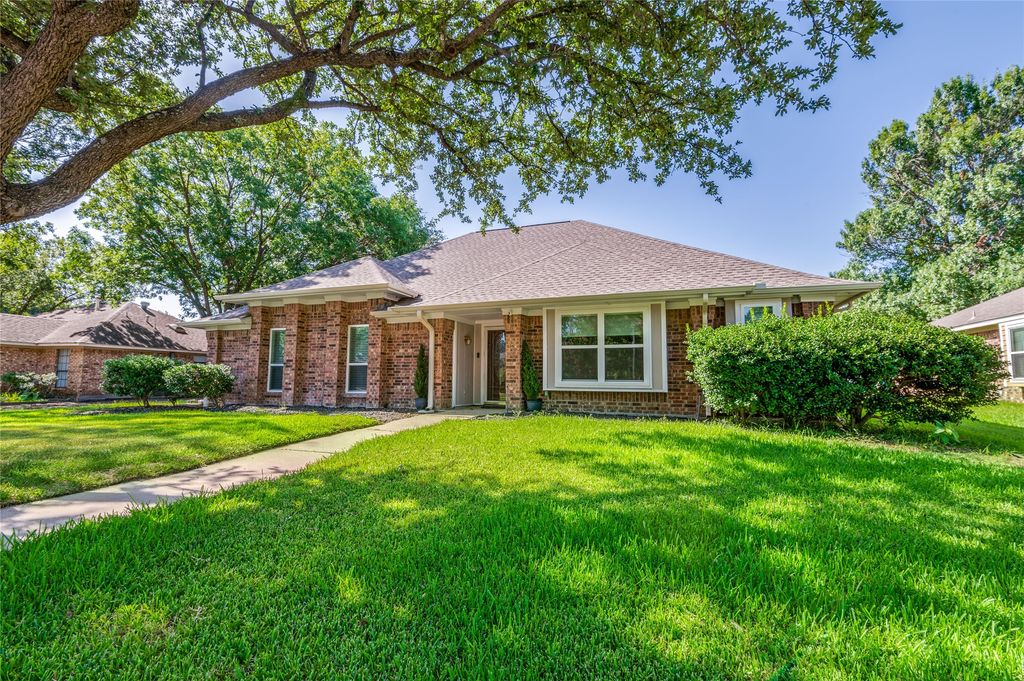 1904 Oakbluff Drive, Carrollton, TX 75007