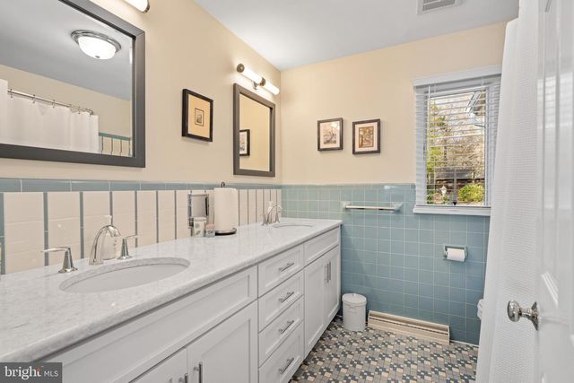 61 LAKEVIEW DR, Woodstown, NJ 08098