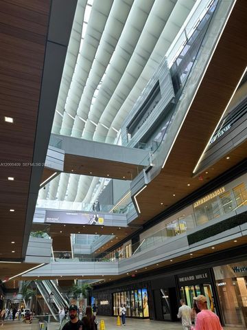 68 SE 6th St 3906, Miami, FL 33131