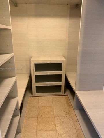 68 SE 6th St 3906, Miami, FL 33131