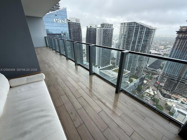 68 SE 6th St 3906, Miami, FL 33131