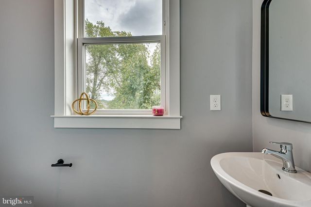 3830 1ST ST SE, Washington, DC 20032